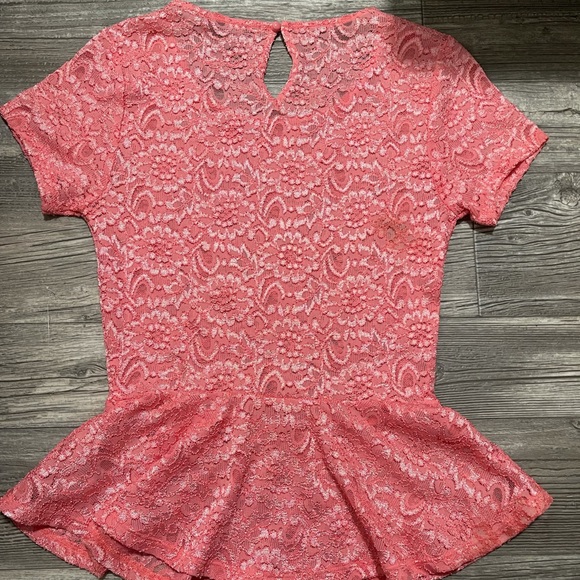 Coral/ salmon top - Picture 2 of 2